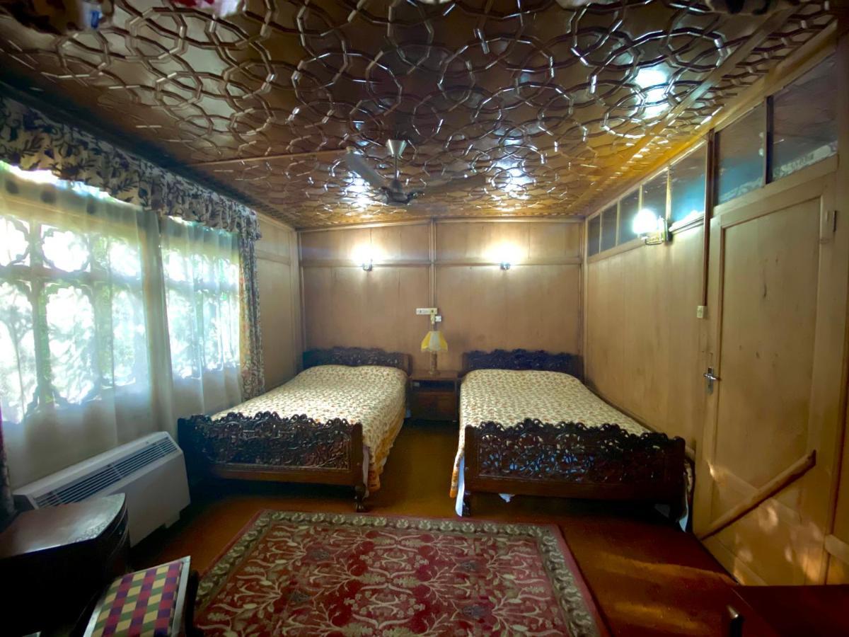 Green Paradise Houseboat - Centrally Heated Hotel Srinagar  Exterior photo